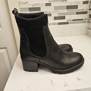 White mountain booties